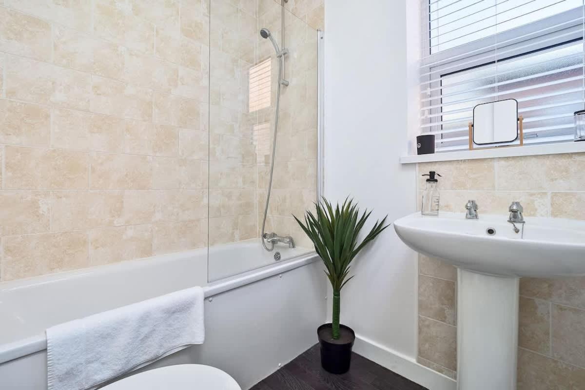 Nursery House By Truestays - 3 Bedroom House In Stoke-On-Trent Экстерьер фото
