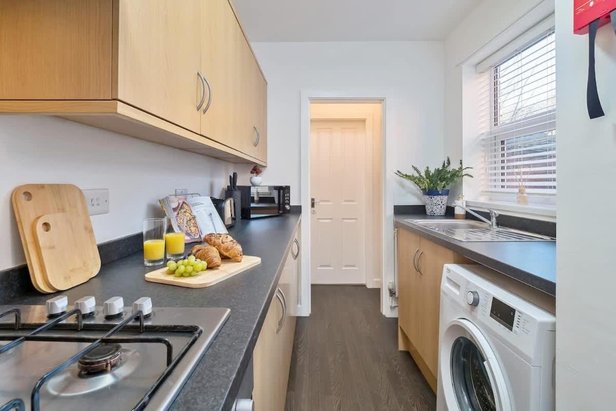 Nursery House By Truestays - 3 Bedroom House In Stoke-On-Trent Экстерьер фото